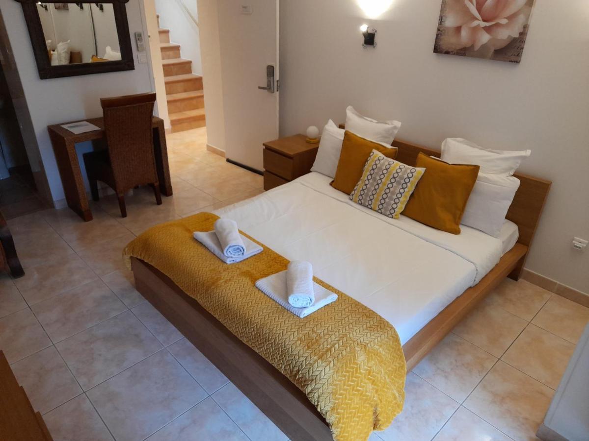 Hotel Villa Maya Gassin Bagian luar foto