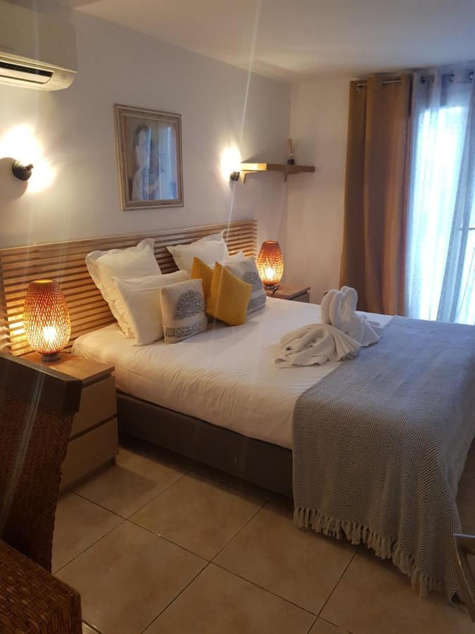 Hotel Villa Maya Gassin Bagian luar foto