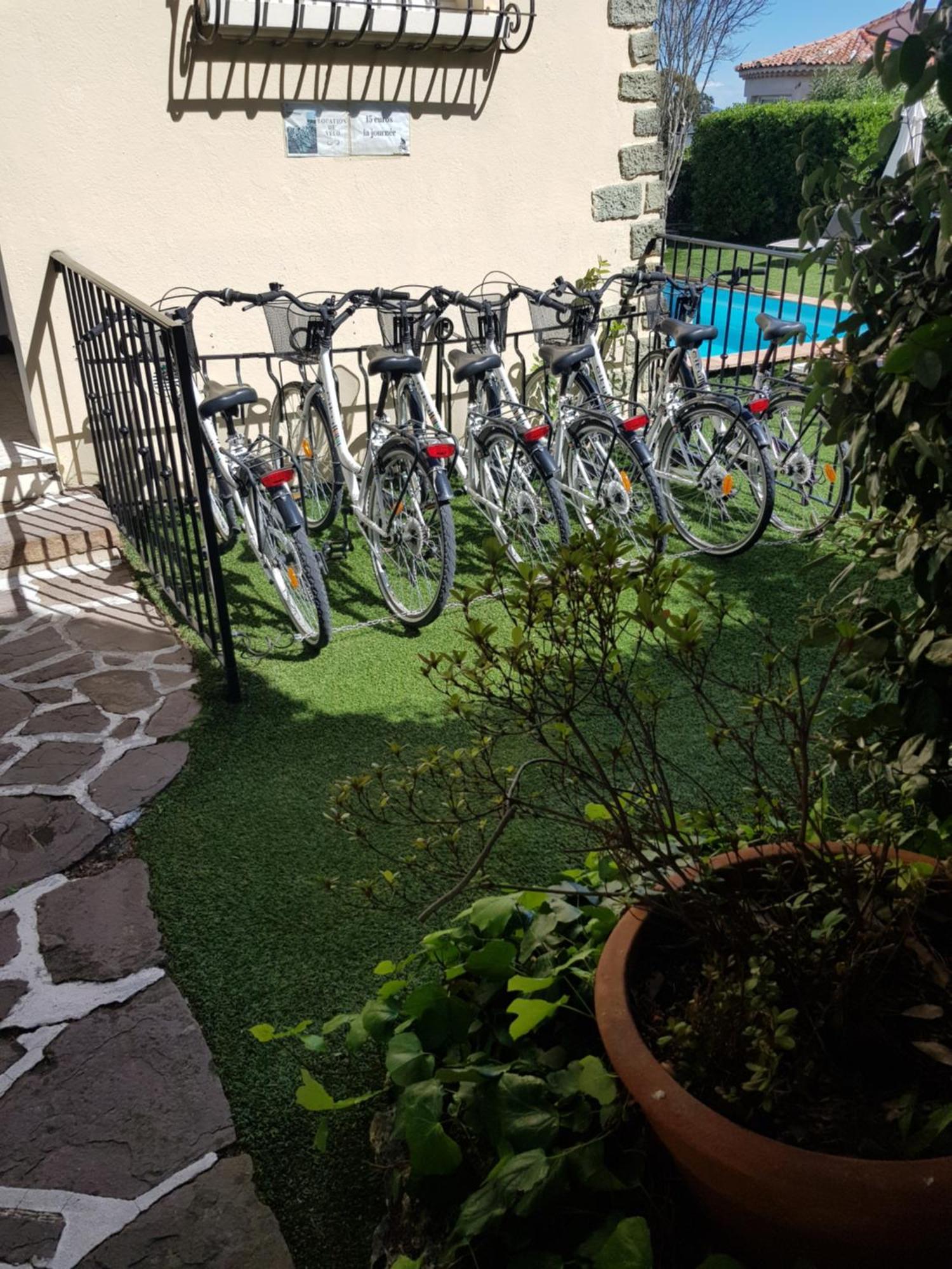 Hotel Villa Maya Gassin Bagian luar foto