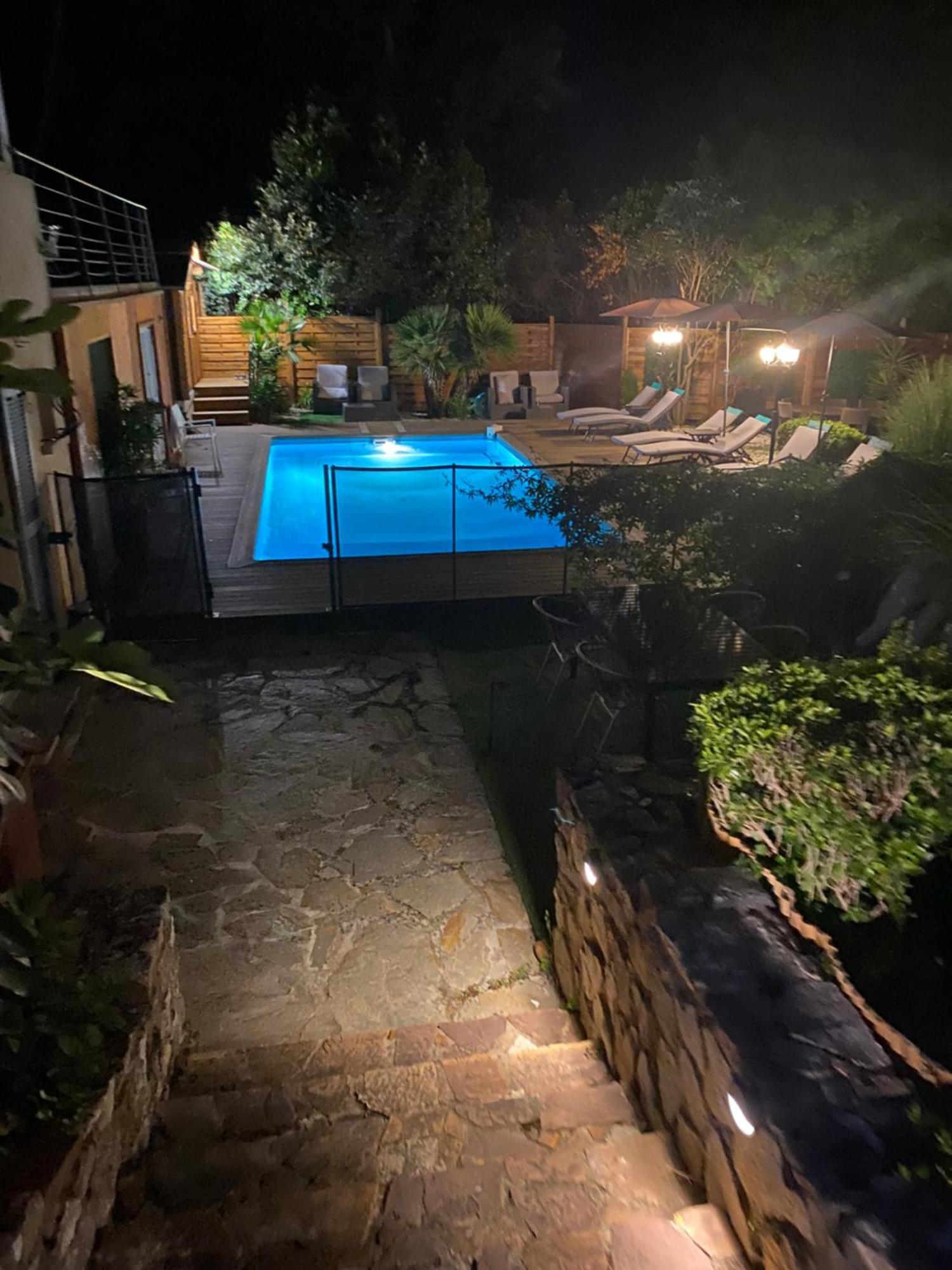 Hotel Villa Maya Gassin Bagian luar foto